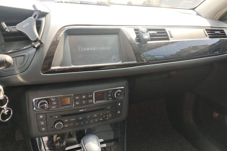 Used Citroen C5 2013 2.0L Automatic Luxury Model Audio And AC Panel