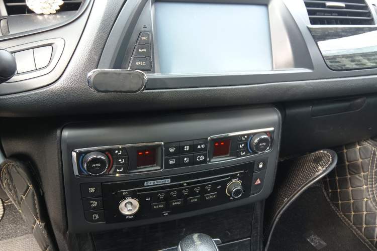 Used Citroen C5 2013 2.0L Automatic Luxury Model Audio And AC Panel