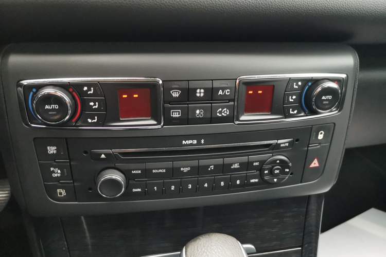 Used Citroen C5 2013 2.0L Automatic Luxury Model Audio And AC Panel