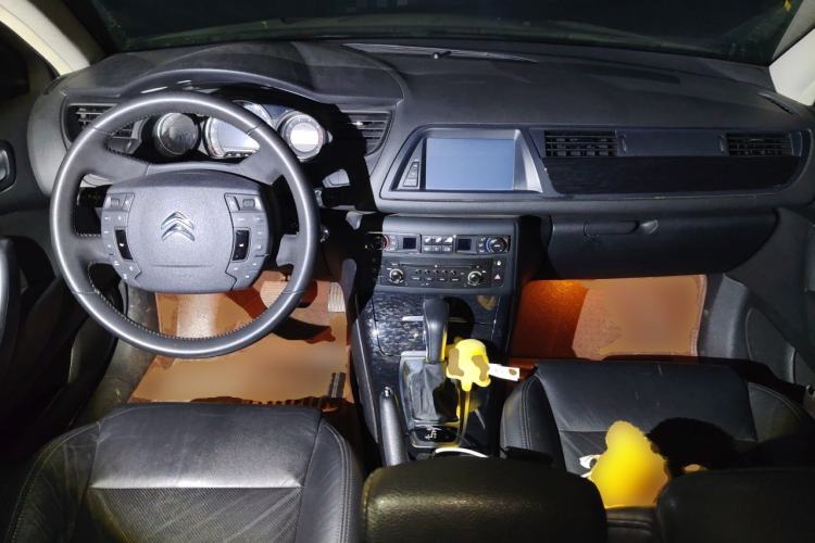 Used Citroen C5 2013 2.0L Automatic Luxury Model Center Console