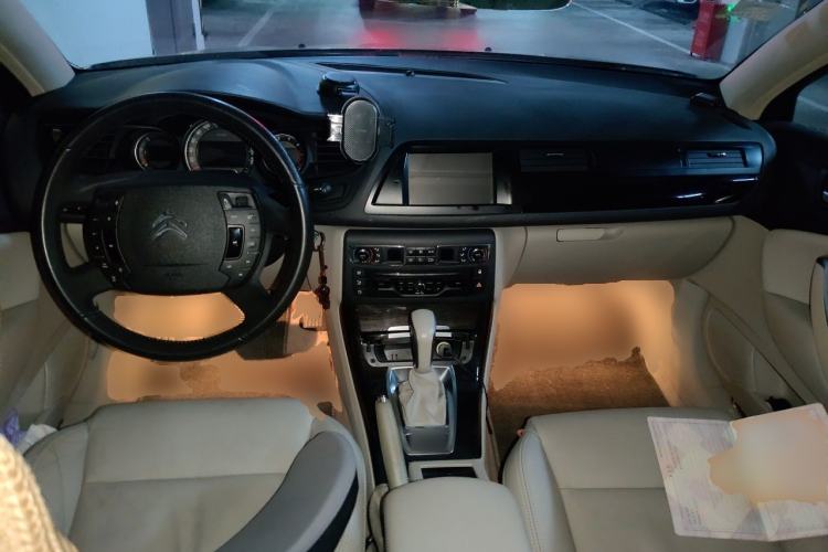 Used Citroen C5 2013 2.0L Automatic Luxury Model Center Console
