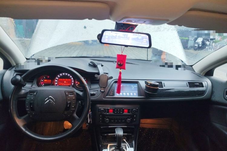 Used Citroen C5 2013 2.0L Automatic Luxury Model Center Console