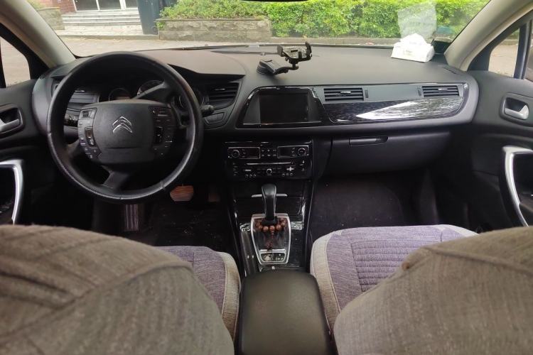 Used Citroen C5 2013 2.3L Automatic Prestige Edition Center Console