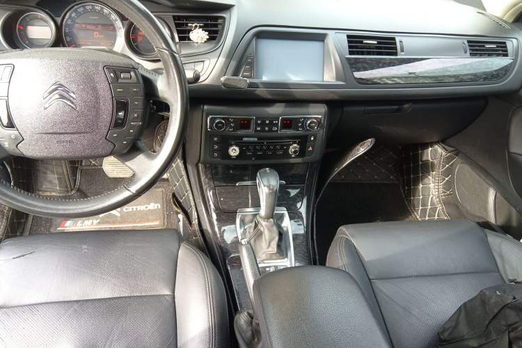 Used Citroen C5 2013 2.0L Automatic Luxury Model Center Console