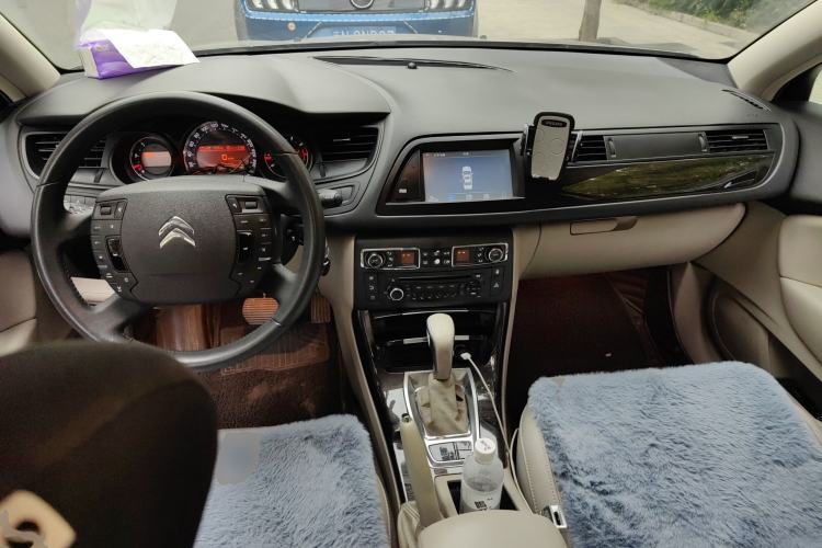 Used Citroen C5 2013 2.3L Automatic Zunyu Model Center Console