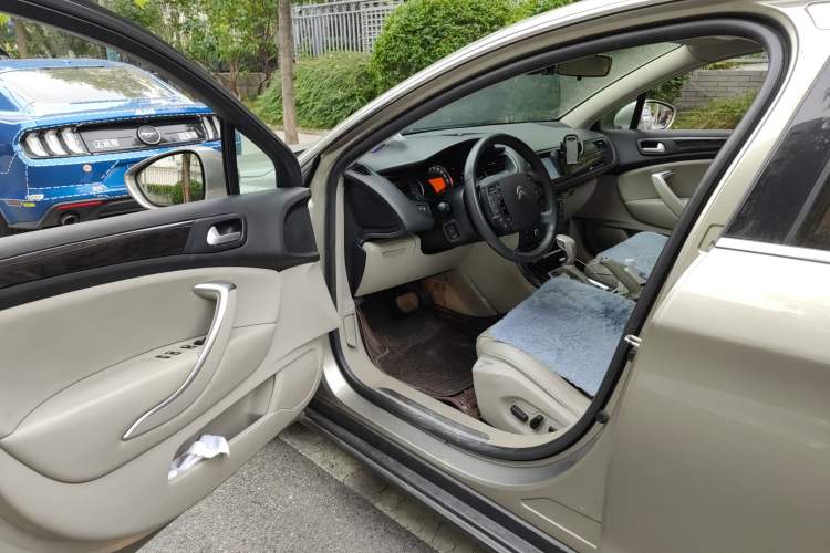 Used Citroen C5 2013 2.3L Automatic Zunyu Model Driver Seat