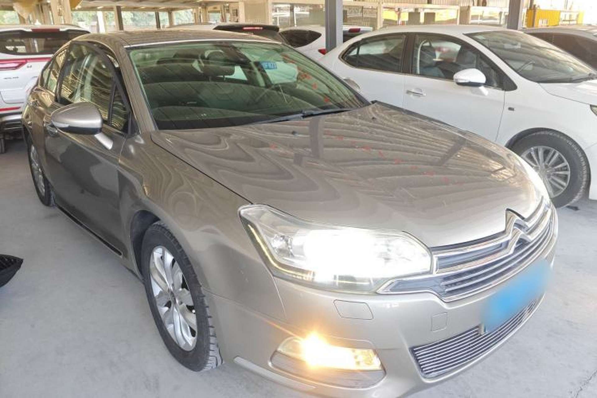 Used Citroen C5 2013 2.3L Automatic Zunyu Model Front Right 45 Deg