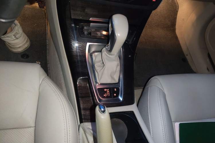 Used Citroen C5 2013 2.0L Automatic Luxury Model Gear Lever