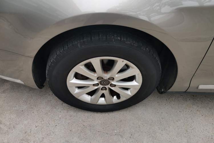 Used Citroen C5 2013 2.0L Automatic Luxury Model Left Front Wheel Hub