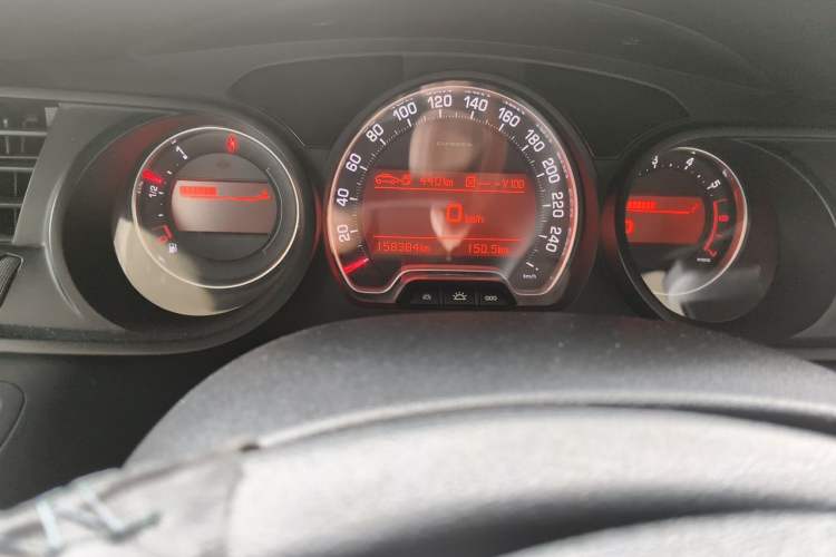 Used Citroen C5 2013 2.0L Automatic Luxury Model Odometer Close Up