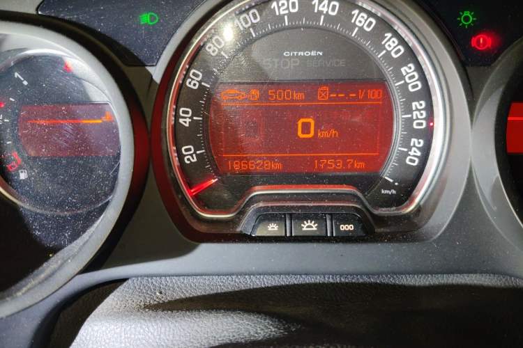 Used Citroen C5 2013 2.0L Automatic Luxury Model Odometer Close Up