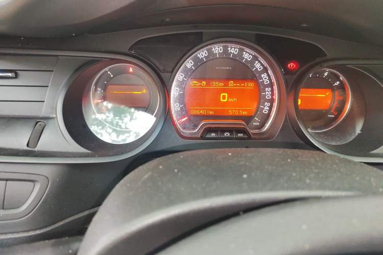 Used Citroen C5 2013 2.3L Automatic Prestige Edition Odometer Close Up