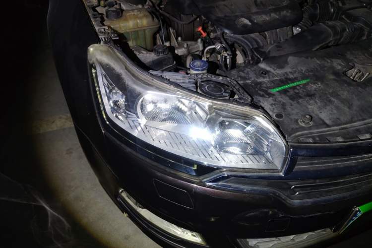 Used Citroen C5 2013 2.0L Automatic Luxury Model Right Front Headlight