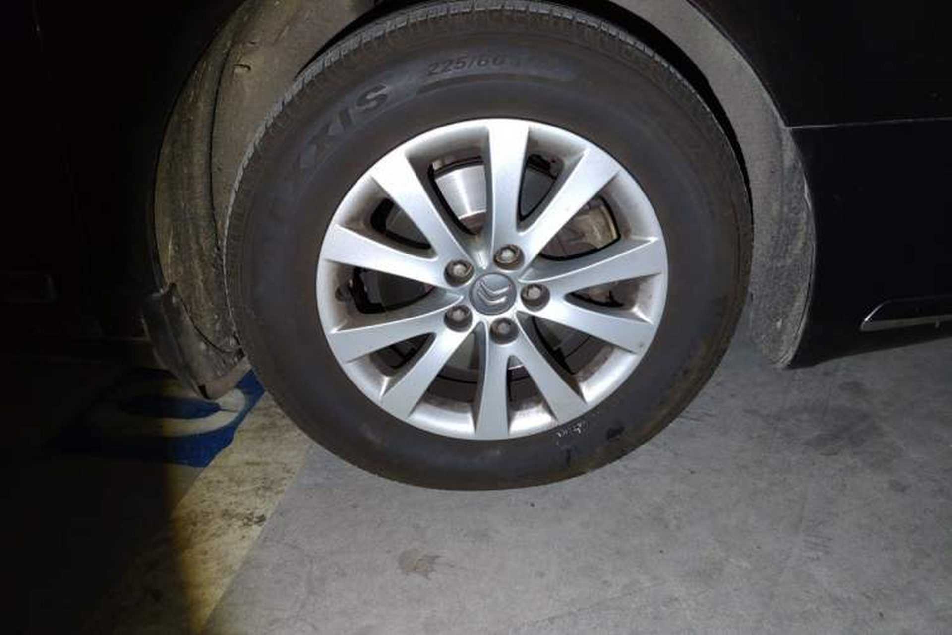 Used Citroen C5 2013 2.0L Automatic Luxury Model Right Front Wheel Hub