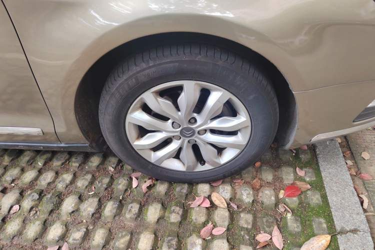 Used Citroen C5 2013 2.3L Automatic Prestige Edition Right Front Wheel Hub
