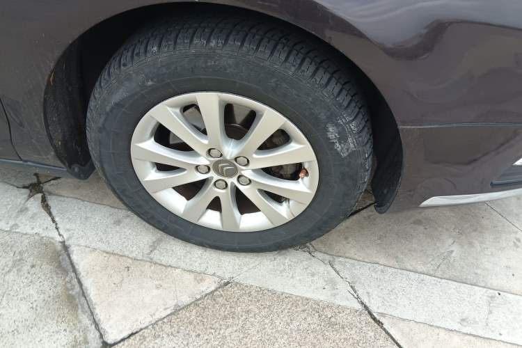 Used Citroen C5 2013 2.0L Automatic Luxury Model Right Front Wheel Hub