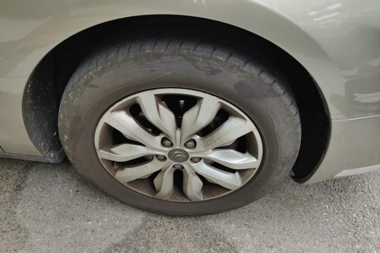 Used Citroen C5 2013 2.3L Automatic Zunyu Model Right Front Wheel Hub