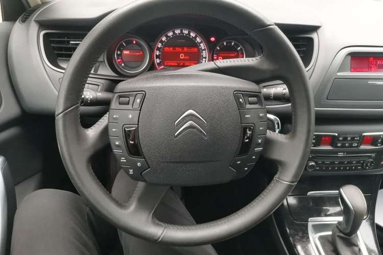 Used Citroen C5 2013 2.0L Automatic Luxury Model Steering Wheel