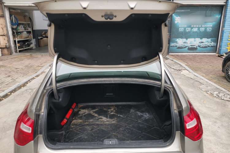 Used Citroen C5 2013 2.0L Automatic Luxury Model Trunk