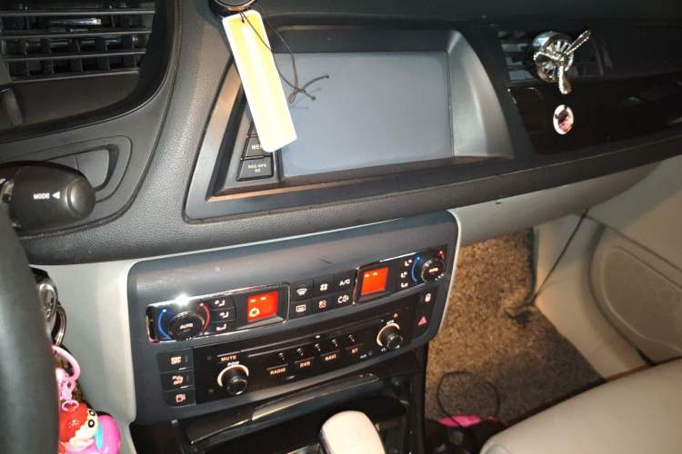 Used Citroen C5 2013 2.0L Automatic Luxury Model Audio And AC Panel