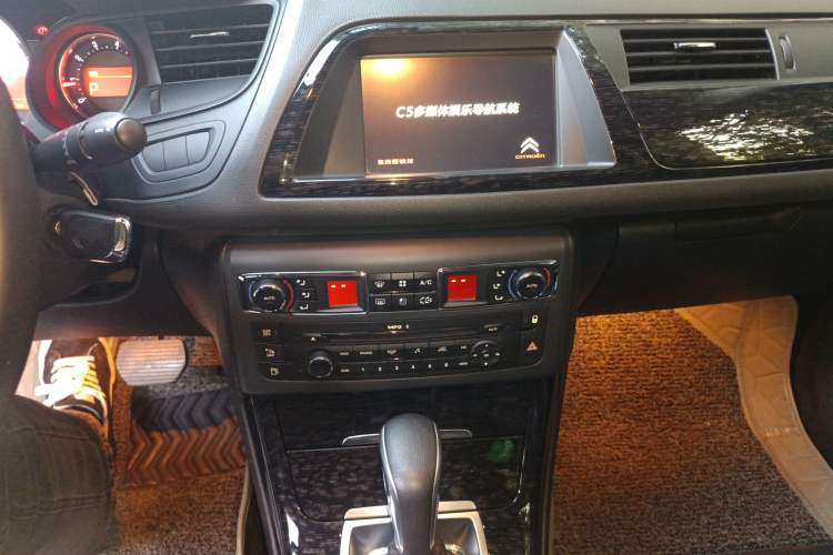 Used Citroen C5 2013 2.0L Automatic Luxury Model Audio And AC Panel