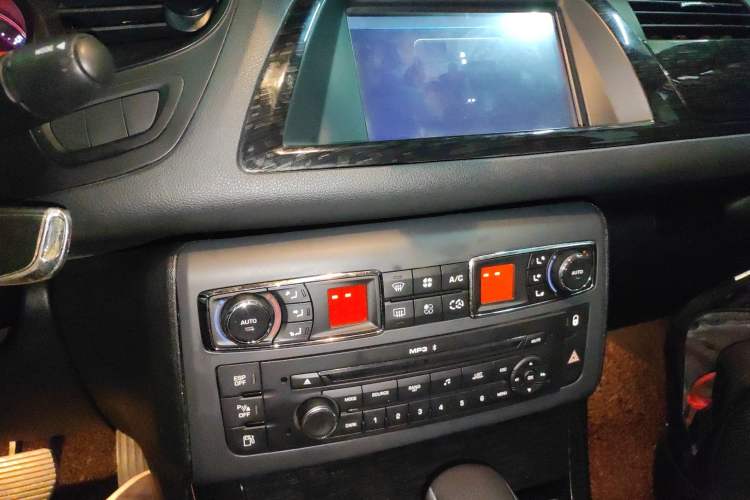 Used Citroen C5 2013 2.0L Automatic Luxury Model Audio And AC Panel