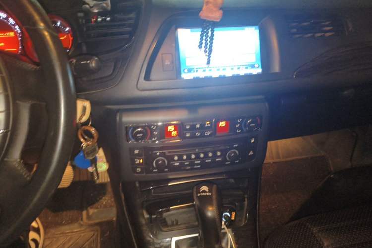 Used Citroen C5 2013 2.0L Automatic Luxury Model Audio And AC Panel