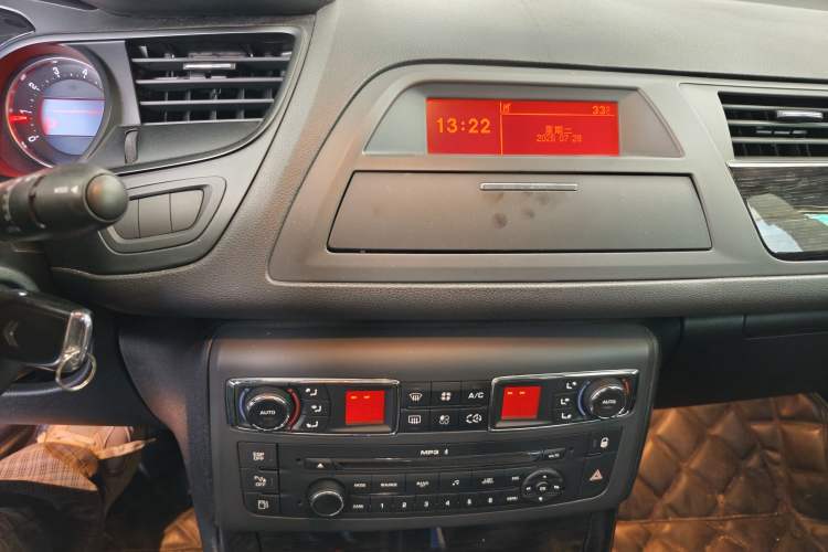 Used Citroen C5 2013 2.0L Automatic Luxury Model Audio And AC Panel