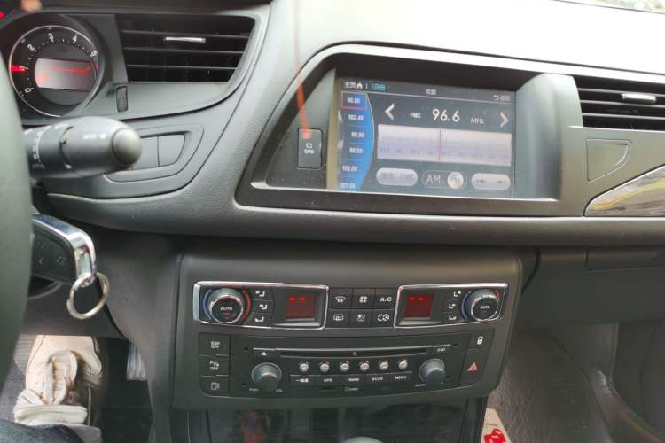 Used Citroen C5 2013 2.0L Automatic Luxury Model Audio And AC Panel