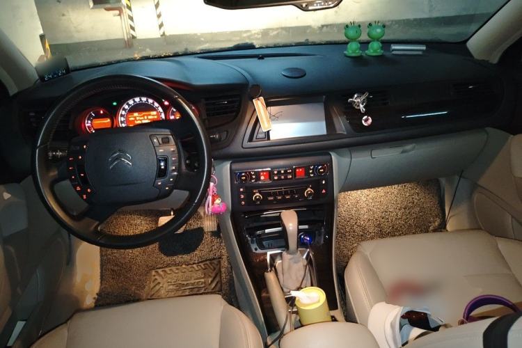 Used Citroen C5 2013 2.0L Automatic Luxury Model Center Console
