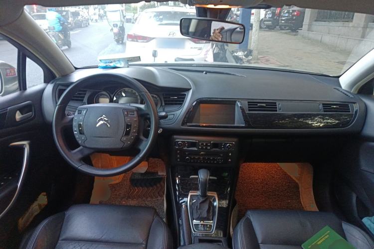 Used Citroen C5 2013 2.0L Automatic Luxury Model Center Console