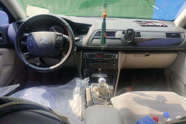 Used Citroen C5 2013 2.0L Manual Comfort Version Center Console