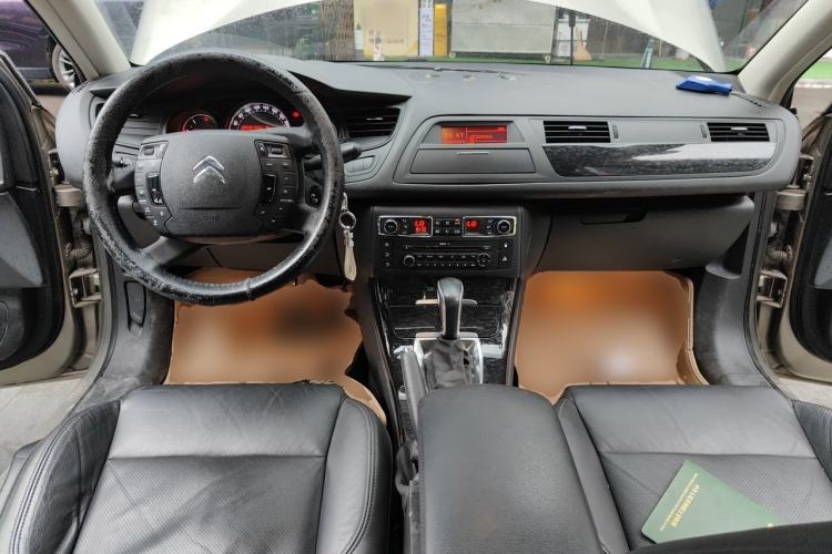 Used Citroen C5 2013 2.0L Automatic Luxury Model Center Console