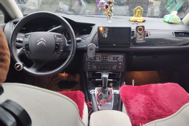 Used Citroen C5 2013 2.0L Automatic Luxury Model Center Console