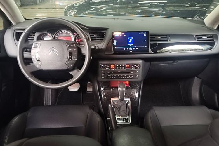Used Citroen C5 2013 2.0L Automatic Luxury Model Center Console