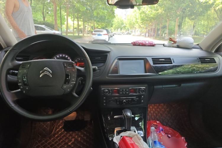 Used Citroen C5 2013 2.0L Automatic Yue Shang Edition Center Console