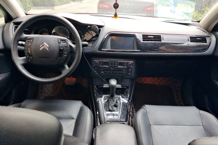 Used Citroen C5 2013 2.3L Automatic Enjoyment Model Center Console