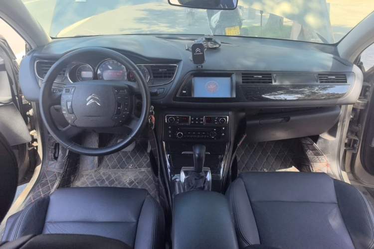 Used Citroen C5 2013 2.0L Automatic Luxury Model Center Console