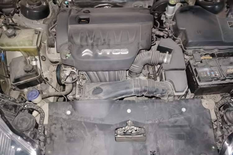 Used Citroen C5 2013 2.3L Automatic Zunyu Model Engine Bay