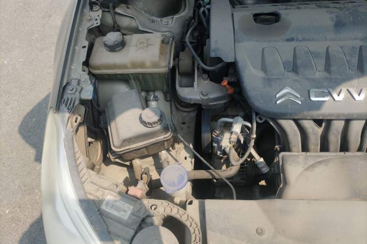 Used Citroen C5 2013 2.0L Manual Comfort Version Engine Bay Right