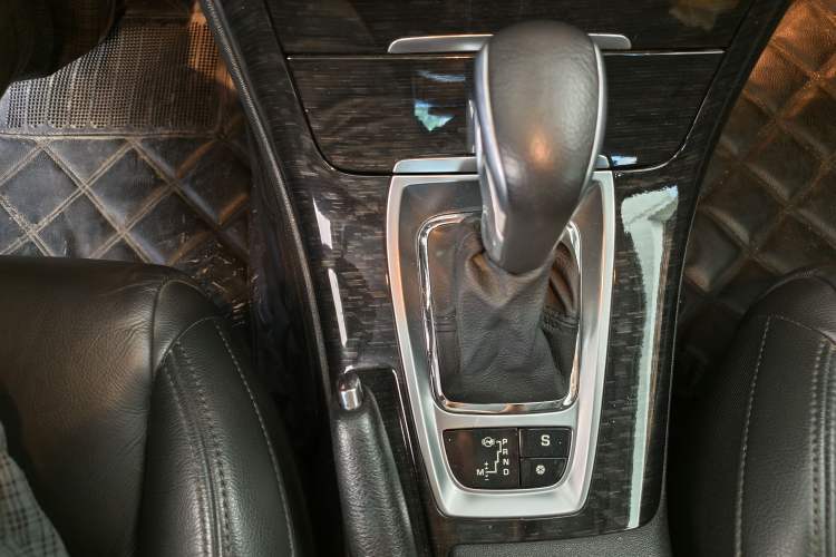 Used Citroen C5 2013 2.0L Automatic Luxury Model Gear Lever