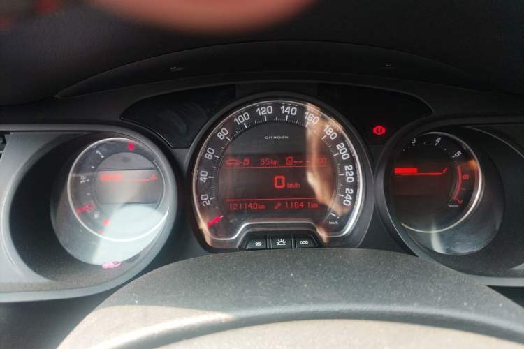 Used Citroen C5 2013 2.0L Manual Comfort Version Instrument Cluster
