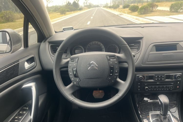 Used Citroen C5 2013 2.0L Automatic Luxury Model Interior 4