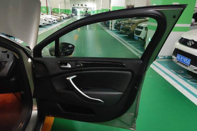 Used Citroen C5 2013 2.0L Automatic Luxury Model Interior 5