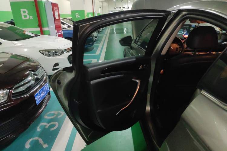Used Citroen C5 2013 2.0L Automatic Luxury Model Interior 8