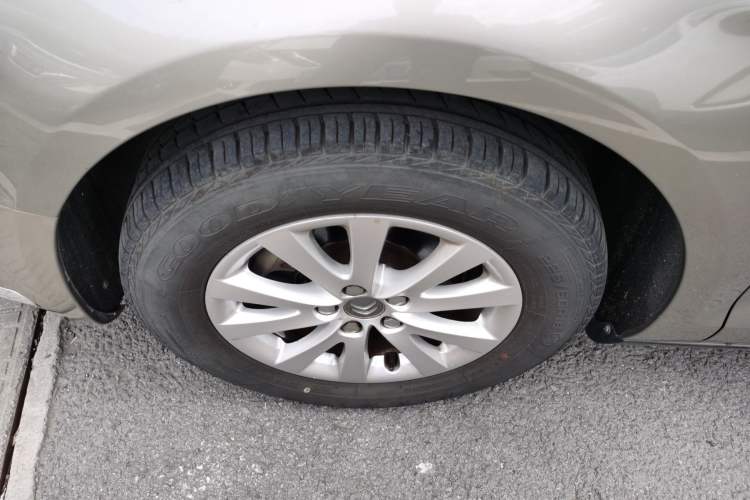Used Citroen C5 2013 2.0L Automatic Luxury Model Left Front Wheel Hub
