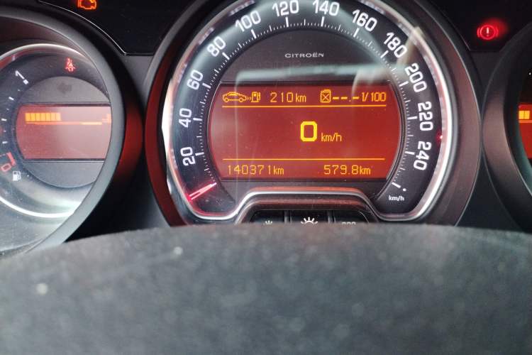Used Citroen C5 2013 2.0L Automatic Luxury Model Odometer Close Up