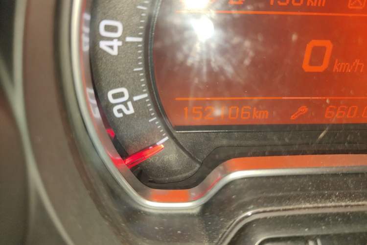 Used Citroen C5 2013 2.0L Automatic Luxury Model Odometer Close Up