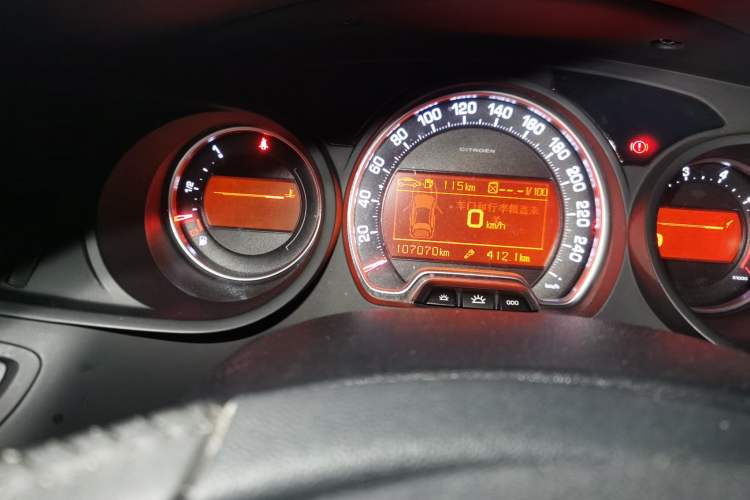 Used Citroen C5 2013 2.3L Automatic Zunyu Model Odometer Close Up