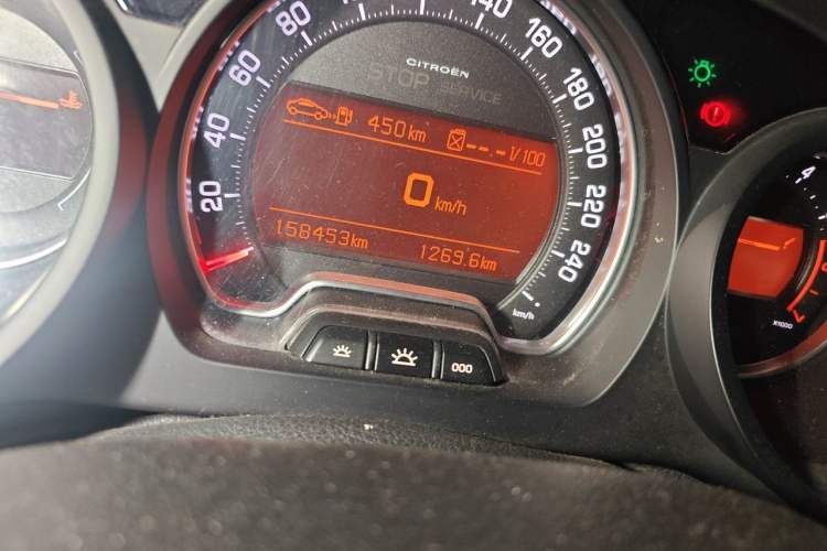 Used Citroen C5 2013 2.3L Automatic Enjoyment Model Odometer Close Up